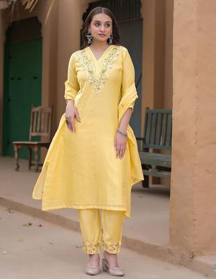 Women Ethnic Motifs Embroidered Regular Thread Work Chanderi Silk Kurta with Trousers & With Dupatta 6
