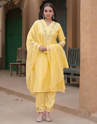 Women Ethnic Motifs Embroidered Regular Thread Work Chanderi Silk Kurta with Trousers & With Dupatta 7