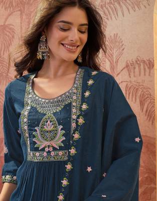 Women Ethnic Motifs Embroidered Empire Thread Work Kurta with Trousers & With Dupatta 2