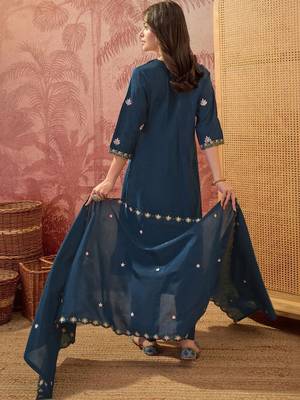 Women Ethnic Motifs Embroidered Empire Thread Work Kurta with Trousers & With Dupatta 3