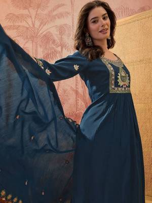 Women Ethnic Motifs Embroidered Empire Thread Work Kurta with Trousers & With Dupatta 4