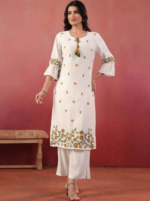 Women Floral Embroidered Regular Thread Work Kurta with Trousers & With Dupatta 4
