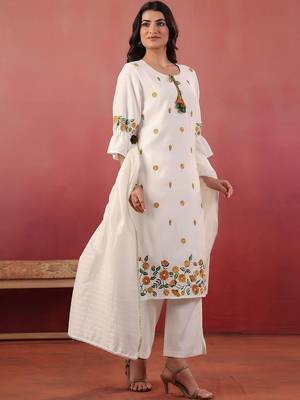 Women Floral Embroidered Regular Thread Work Kurta with Trousers & With Dupatta 6