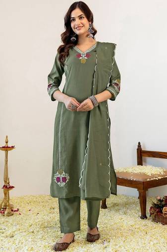 Women Regular Kurta with Pyjamas & With Dupatta