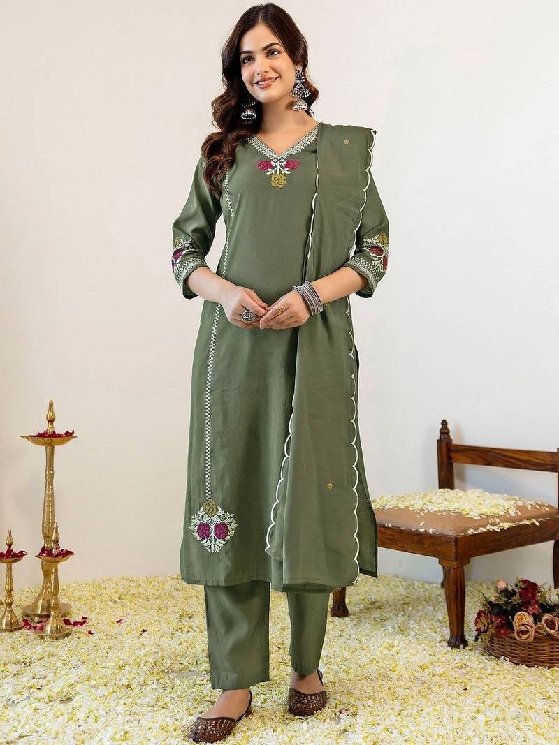 Women Regular Kurta with Pyjamas & With Dupatta