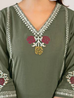 Women Regular Kurta with Pyjamas & With Dupatta 2