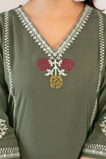 Women Regular Kurta with Pyjamas & With Dupatta