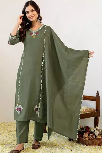 Women Regular Kurta with Pyjamas & With Dupatta