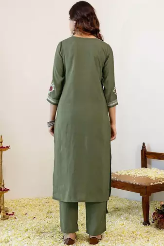 Women Regular Kurta with Pyjamas & With Dupatta