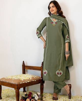 Women Regular Kurta with Pyjamas & With Dupatta 6