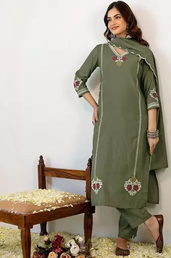 Women Regular Kurta with Pyjamas & With Dupatta
