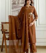 Women Floral Embroidered Regular Thread Work Pure Cotton Kurta with Trousers & With Dupatta