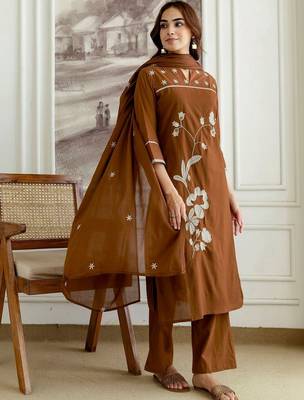 Women Floral Embroidered Regular Thread Work Pure Cotton Kurta with Trousers & With Dupatta 3