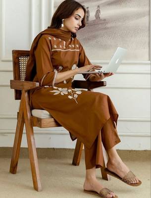 Women Floral Embroidered Regular Thread Work Pure Cotton Kurta with Trousers & With Dupatta 6