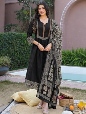 Women Regular Pure Cotton Kurta with Pyjamas & With Dupatta 4