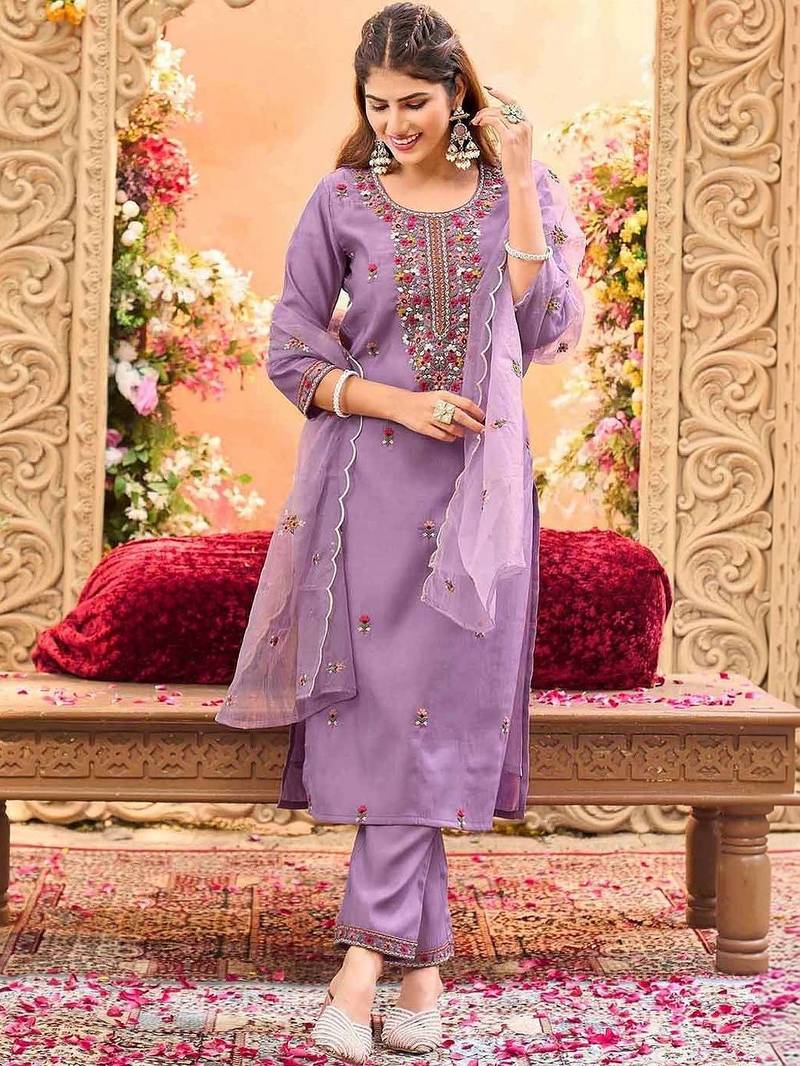 Women Floral Embroidered Regular Thread Work Kurta with Trousers & With Dupatta