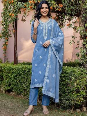 Women Printed Regular Kurta with Pyjamas & With Dupatta 1
