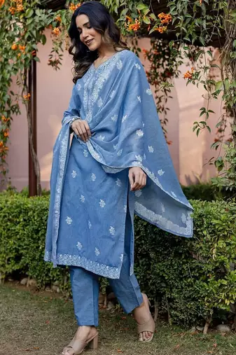 Women Printed Regular Kurta with Pyjamas & With Dupatta