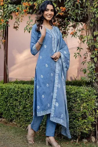 Women Printed Regular Kurta with Pyjamas & With Dupatta