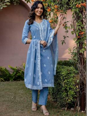 Women Printed Regular Kurta with Pyjamas & With Dupatta 4