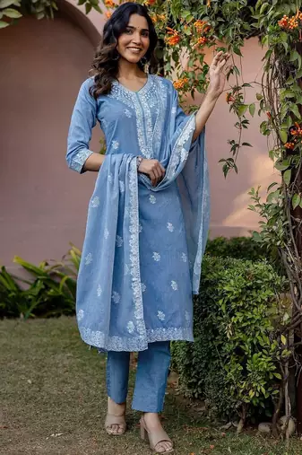 Women Printed Regular Kurta with Pyjamas & With Dupatta