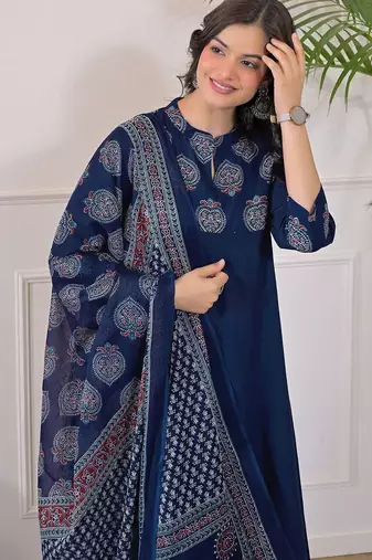 Women Ethnic Motifs Printed Regular Kurta with Trousers & With Dupatta