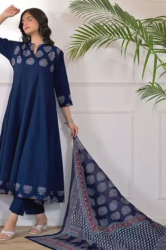 Women Ethnic Motifs Printed Regular Kurta with Trousers & With Dupatta
