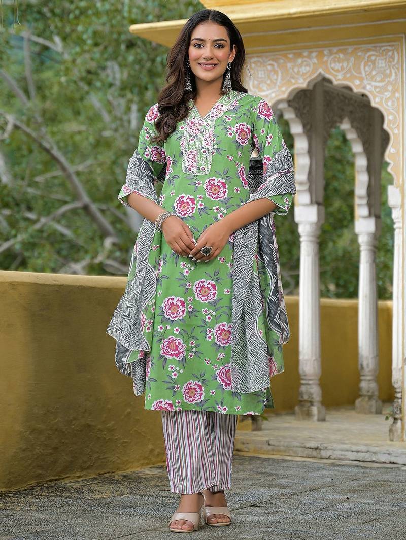 Women Floral Printed Regular Thread Work Kurta with Trousers & With Dupatta