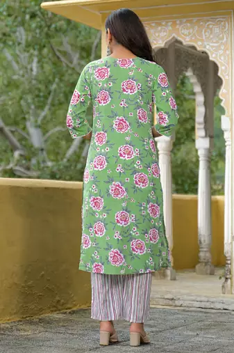 Women Floral Printed Regular Thread Work Kurta with Trousers & With Dupatta