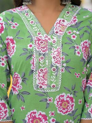 Women Floral Printed Regular Thread Work Kurta with Trousers & With Dupatta 6