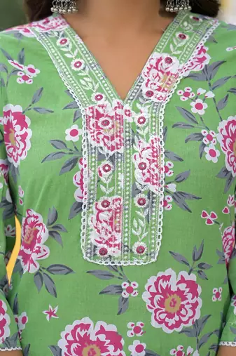 Women Floral Printed Regular Thread Work Kurta with Trousers & With Dupatta