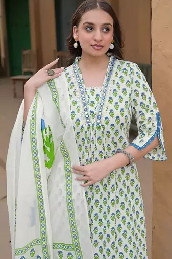 Women Ethnic Motifs Printed Regular Thread Work Kurta with Trousers & With Dupatta