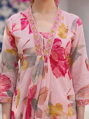 Women Printed Regular Kurta with Trousers & With Dupatta 4