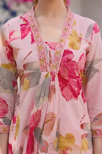 Women Printed Regular Kurta with Trousers & With Dupatta