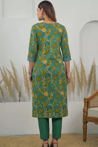 Women Floral Printed Regular Thread Work Kurta with Trousers & With Dupatta