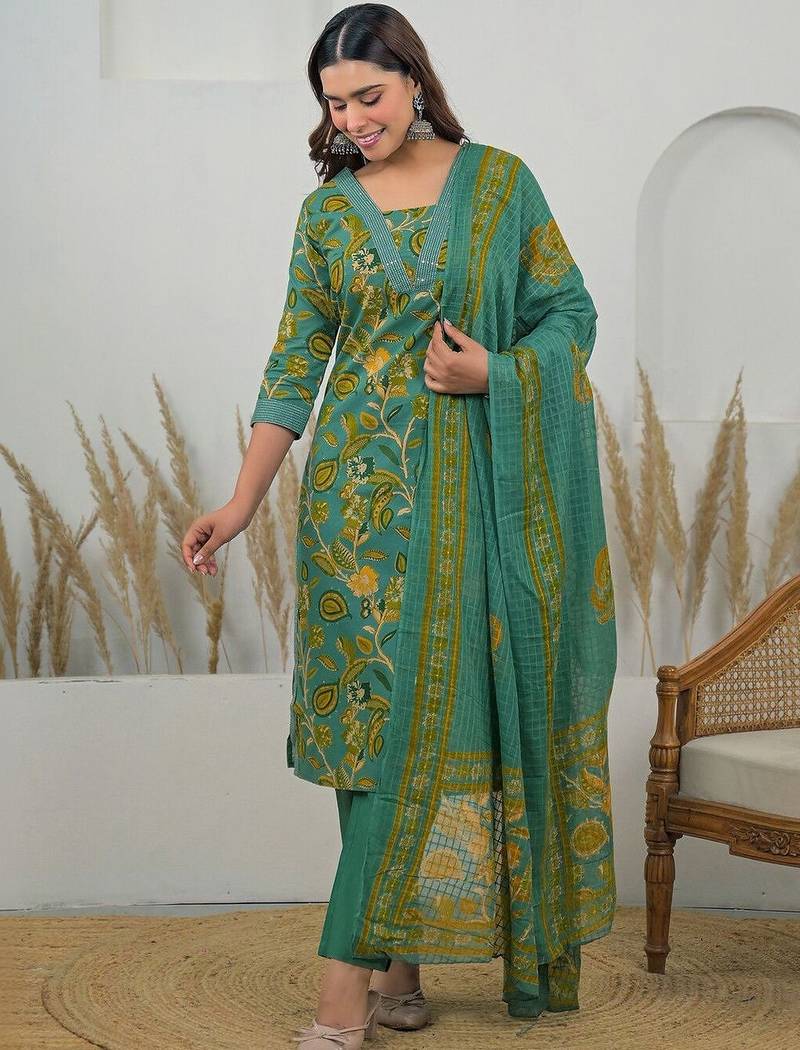 Women Floral Printed Regular Thread Work Kurta with Trousers & With Dupatta