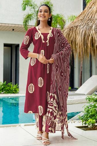 Women Printed Regular Kurta with Trousers & With Dupatta
