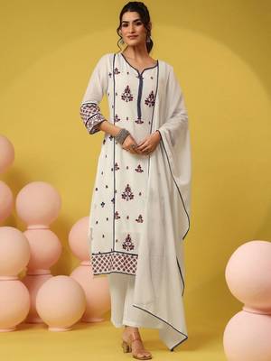 Women Printed Regular Kurta with Pyjamas & With Dupatta 1