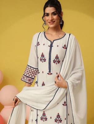 Women Printed Regular Kurta with Pyjamas & With Dupatta 2
