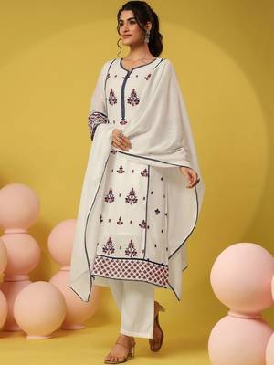 Women Printed Regular Kurta with Pyjamas & With Dupatta 3