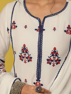 Women Printed Regular Kurta with Pyjamas & With Dupatta 4