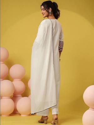 Women Printed Regular Kurta with Pyjamas & With Dupatta 5