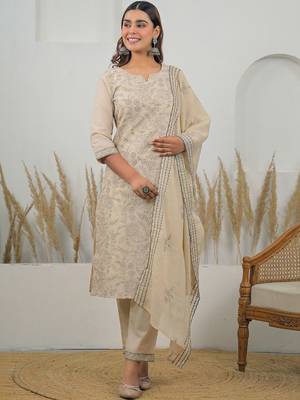 Women Floral Embroidered Regular Thread Work Kurta with Trousers & With Dupatta 1