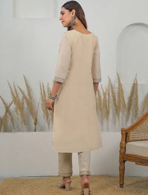 Women Floral Embroidered Regular Thread Work Kurta with Trousers & With Dupatta 3