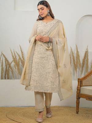 Women Floral Embroidered Regular Thread Work Kurta with Trousers & With Dupatta 6