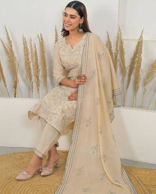 Women Floral Embroidered Regular Thread Work Kurta with Trousers & With Dupatta 7