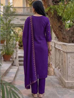 Women Ethnic Motifs Embroidered Regular Thread Work Kurta with Trousers & With Dupatta 5