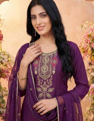Women Ethnic Motifs Embroidered Regular Thread Work Kurta with Trousers & With Dupatta 2