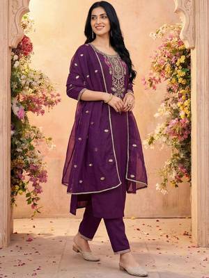 Women Ethnic Motifs Embroidered Regular Thread Work Kurta with Trousers & With Dupatta 6