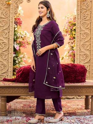 Women Ethnic Motifs Embroidered Regular Thread Work Kurta with Trousers & With Dupatta 5